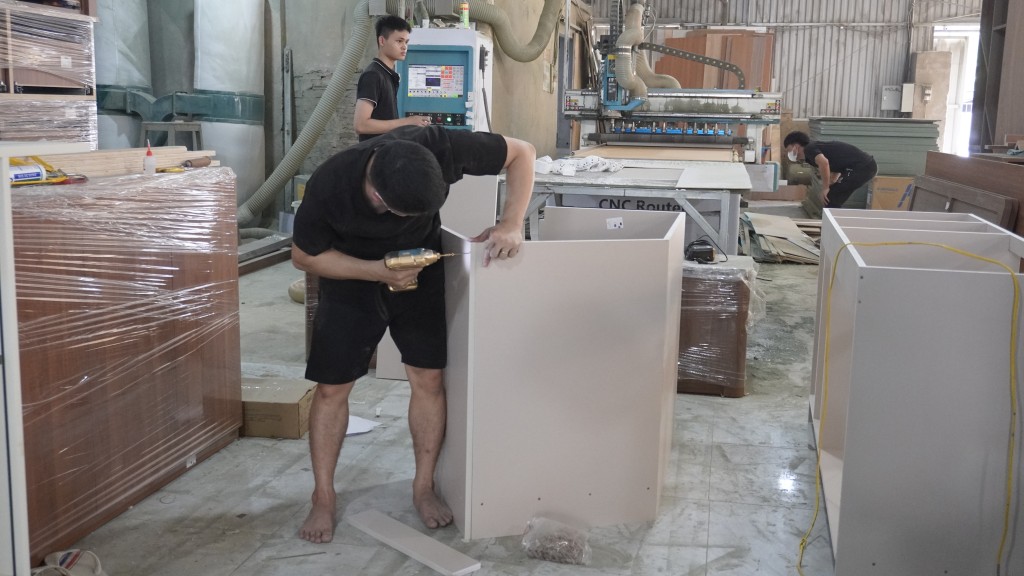 Gia công hoàn thiện, đóng gói nội thất gỗ công nghiệp