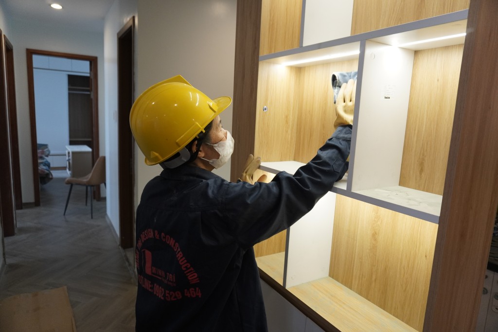 Vệ sinh nội thất trước khi bàn giao