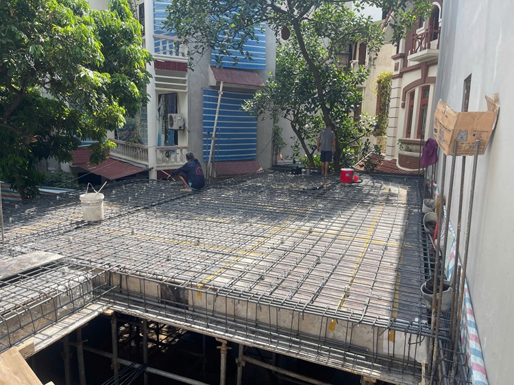 11 Lắp đặt cốt thép sàn tầng 02