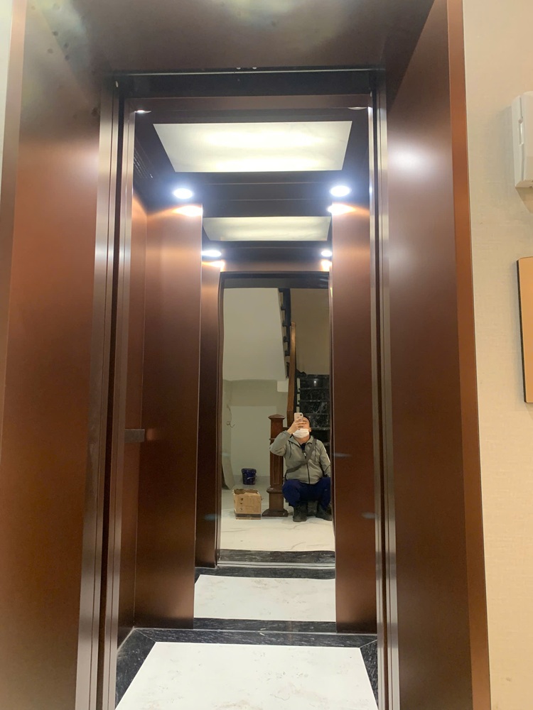 28 Hoàn thiện lắp đặt thang máy