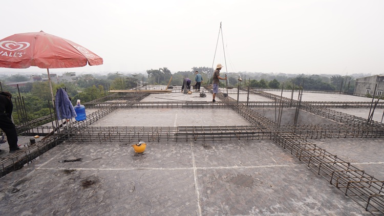 8 Thi công ghép cốp pha sàn tầng 02